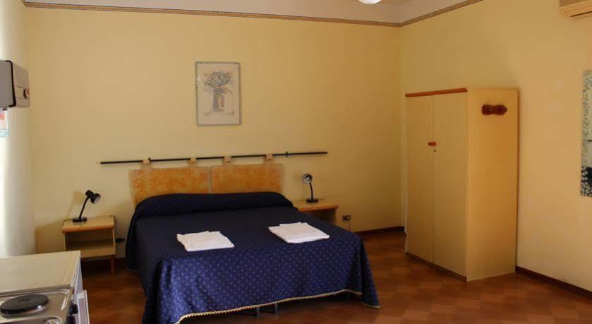 Villa Pamar Aparthotel Giardini Naxos Esterno foto